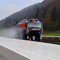 Examen d’homologation efficacité de freinage véhicule d’extinction de terrain d’aviation Examen d’homologation efficacité de freinage véhicule d’extinction de terrain d’aviation
