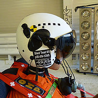 Test de casque pour un pilote de combat lors du déclenchement du siège éjectable selon spécifications du client Test de casque pour un pilote de combat lors du déclenchement du siège éjectable selon spécifications du client